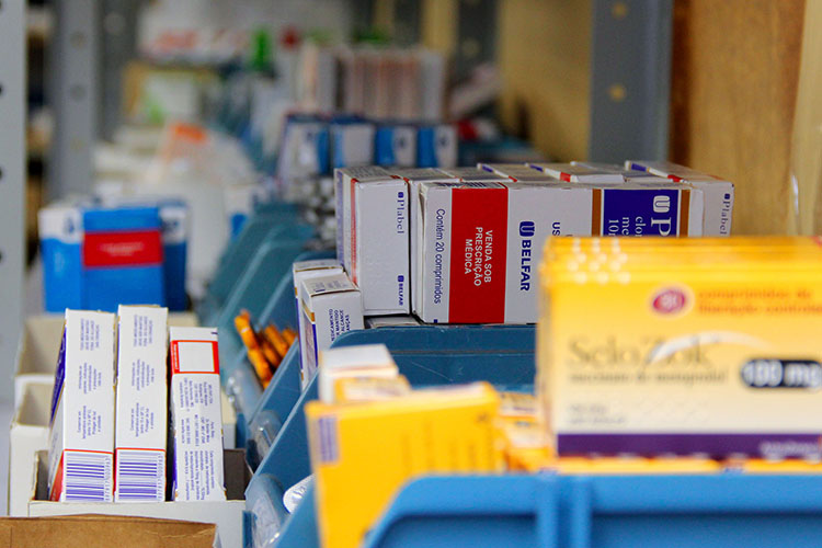 Farmácia Móvel foi criada para facilitar o acesso da população do interior e de lugares mais distantes à rede de assistência farmacêutica