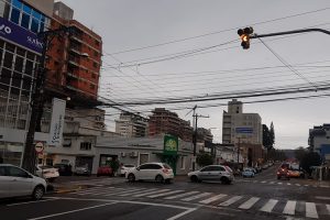 Leitores reclamam de semáforos de pedestres sem funcionamento em Santa Cruz