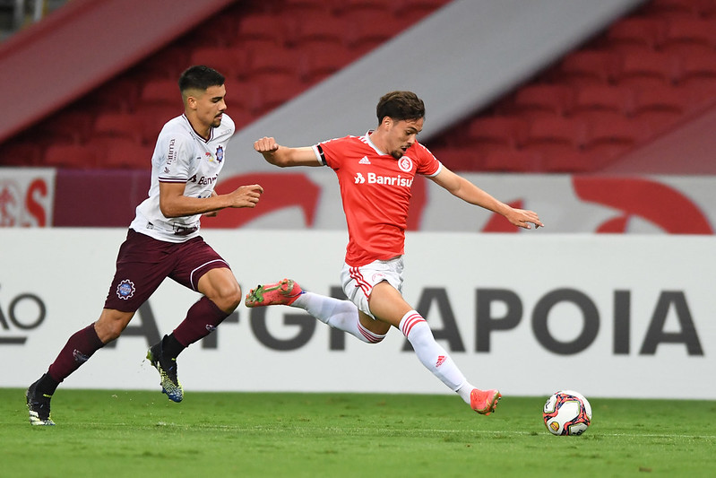 Adaptado ao Zenit, Maurício projeta retomada do time no Campeonato