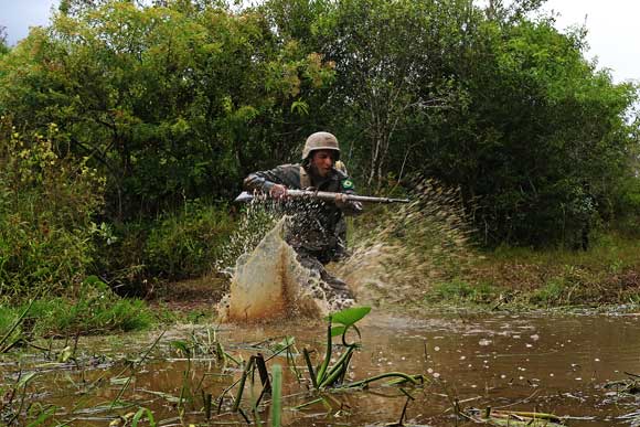 Exército Brasileiro - Durante as instruções no campo, todo soldado