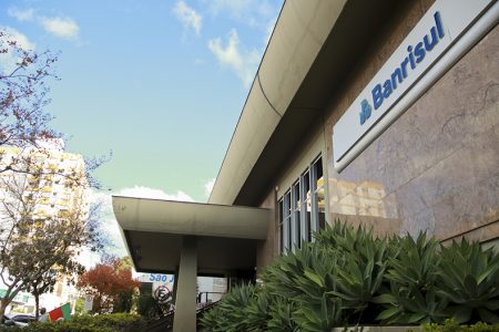 Banrisul investe R$ 51,4 milhões em novos computadores