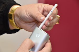 Comissão adia votação do projeto de lei que regulamenta cigarro eletrônico