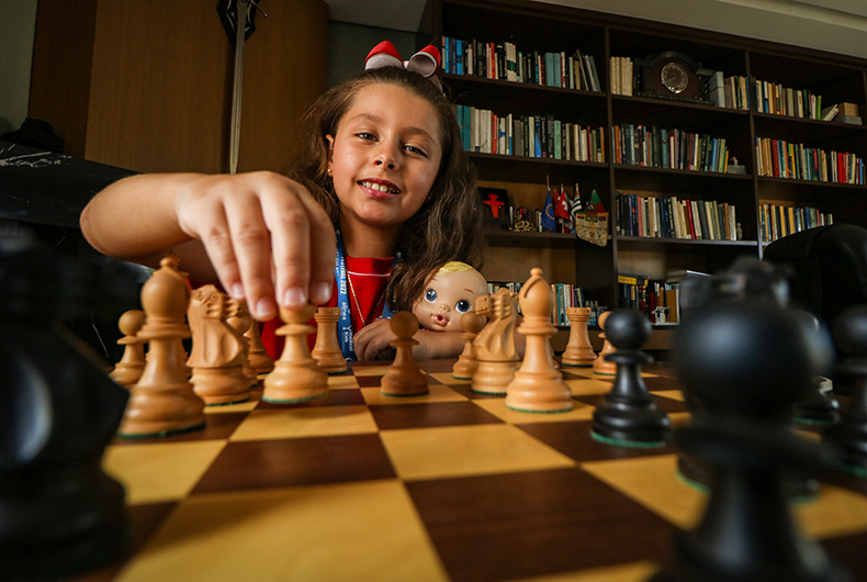 Santa-cruzense prodígio no xadrez é destaque em publicação nacional