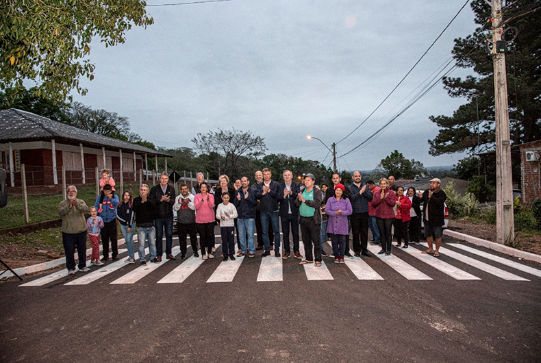Les habitants du jardin familial Vale do Nazaré célèbrent jeudi l’inauguration du nouvel asphalte – GAZ