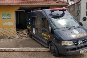 Acidente - furgão da Susepe 2