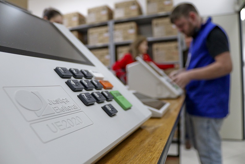TSE inicia teste público das urnas eletrônicas para eleições do ano que vem