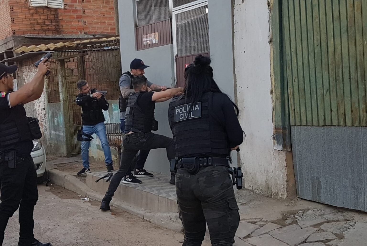 Veja troca de mensagens entre traficantes antes de atentados em Porto