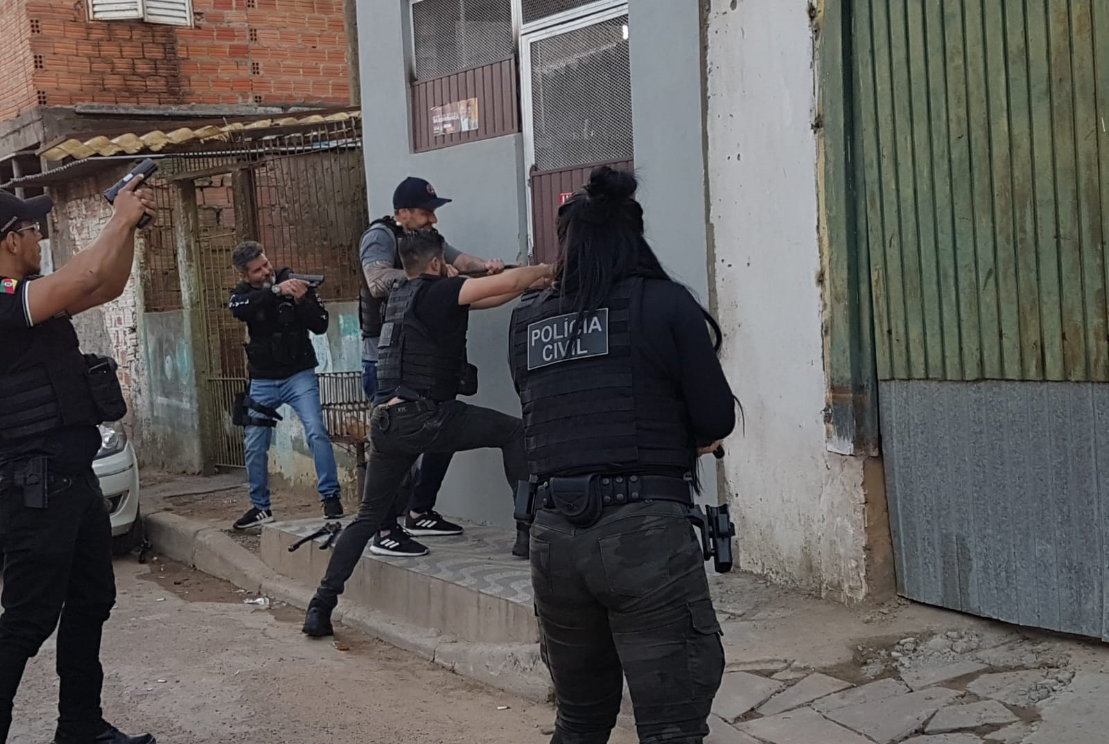 Veja troca de mensagens entre traficantes antes de atentados em Porto