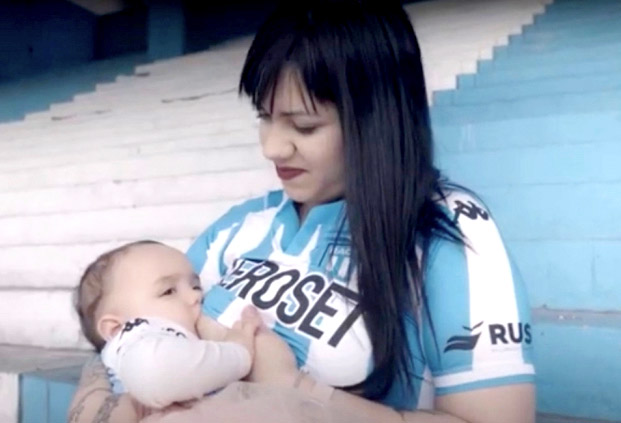 Pioneiro, clube argentino cria camisa de futebol própria para amamentação