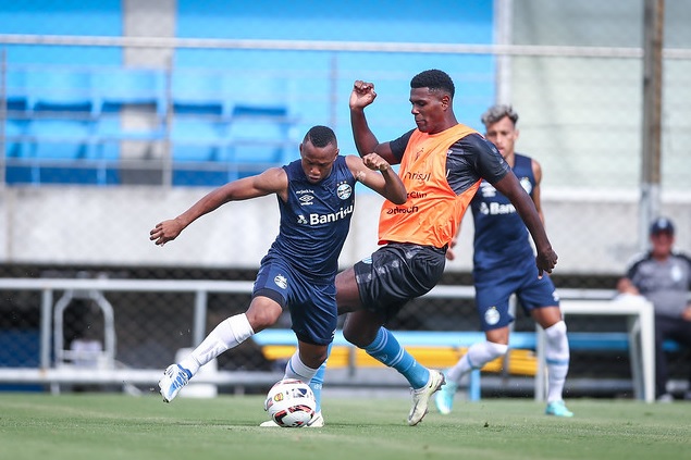 Grêmio vence o Novo Hamburgo em jogo-treino no CT Luiz Carvalho