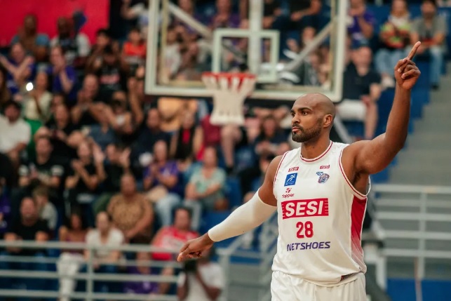 Lucas Mariano prevê jogos duros para o Brasil contra EUA e México nas  Eliminatórias da Copa, basquete