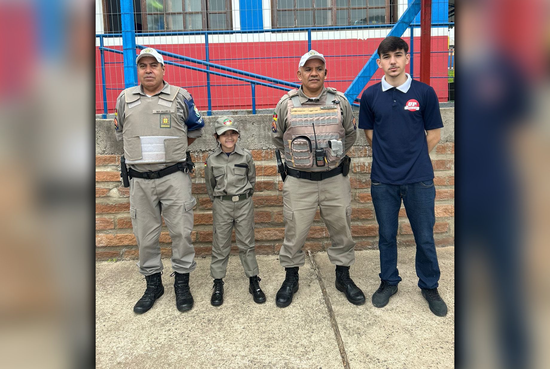 No Dia da Profissão, menina vai à escola vestida como policial