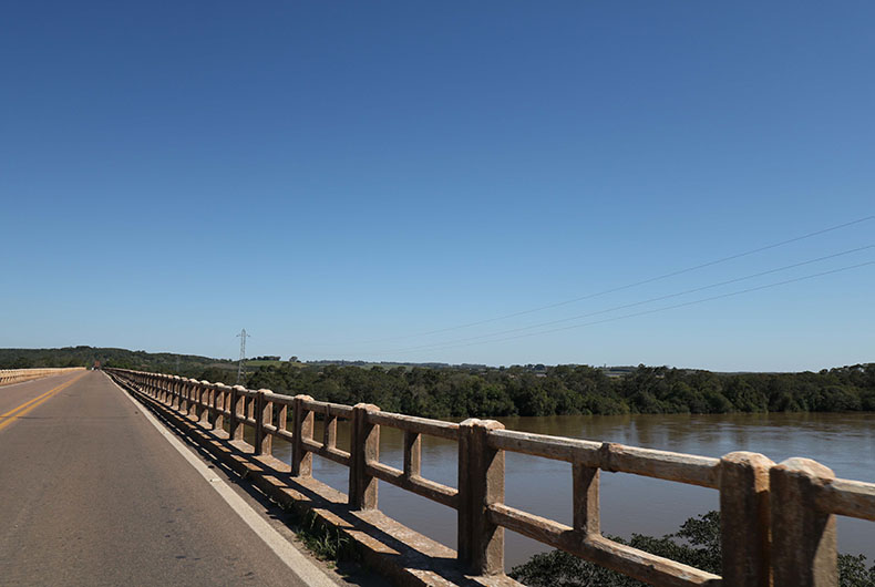Ponte sobre o Rio Jacuí deve ser fechada nas próximas horas