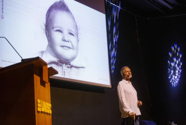 Emilio Finger, empresário diagnosticado com paralisia infantil, conta como faz para superar limites