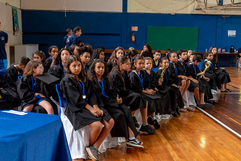 AABB Comunidade forma turma com 300 estudantes em Santa Cruz