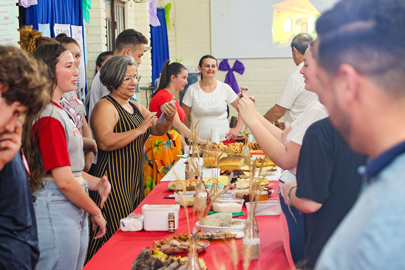 Da cozinha alemã para a sala de aula: alunos preparam pratos típicos para degustação