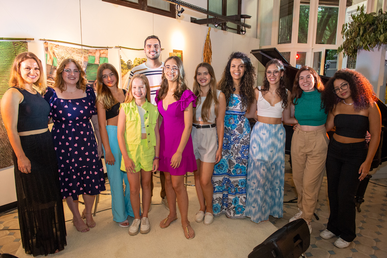 Ike+: "Seja Luz, na Casa das Artes Reginas Simonis"