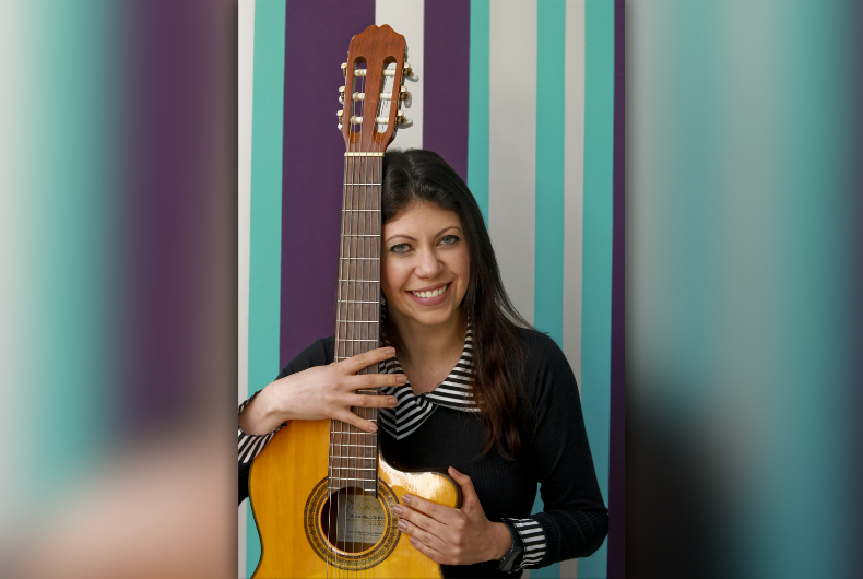 Campanha on-line apoia tratamento da cantora Lívia Luz