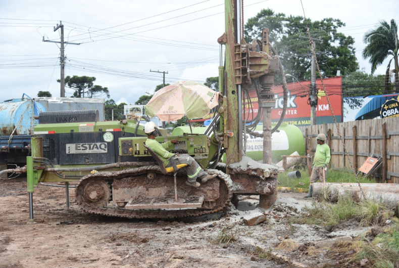 Dentro do cronograma: começa escavação dos blocos para fundação do Viaduto