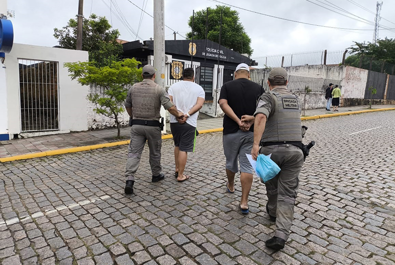 Brigada Militar prende dupla com dez tabletes de maconha em Rio Pardo