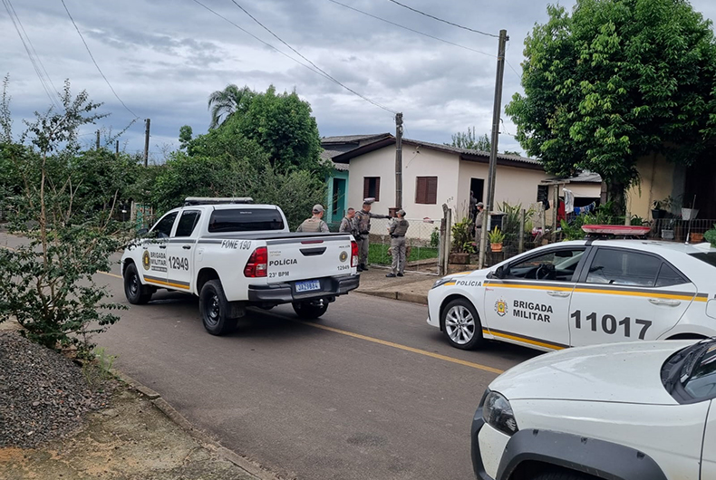 Homem de 29 anos foi preso na tarde desta segunda por porte ilegal de arma de fogo; criminoso possui vários antecedentes criminais