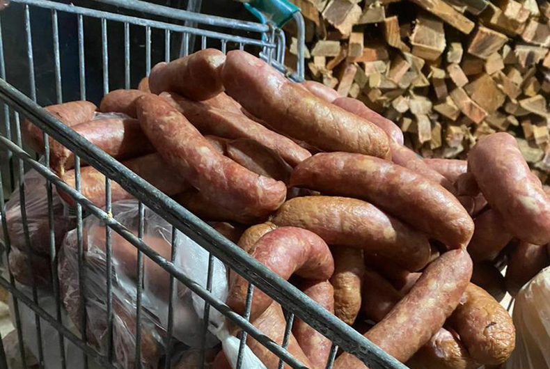 FOTOS: Ministério Público apreende mais de 700 quilos de carne em açougue