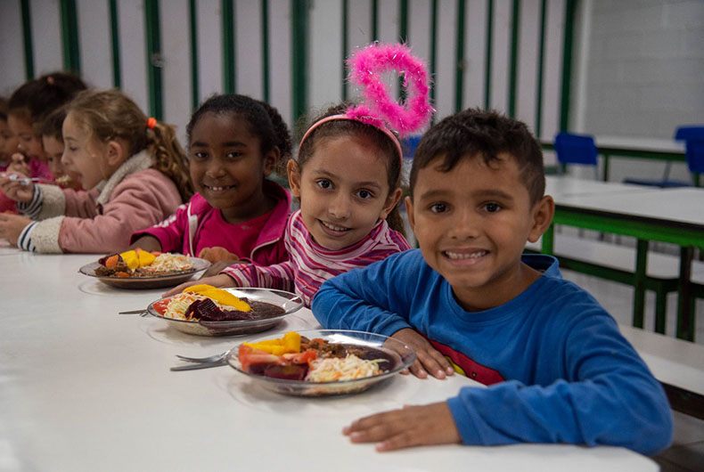 Após dois meses da implantação, comunidade escolar aprova ensino em tempo integral