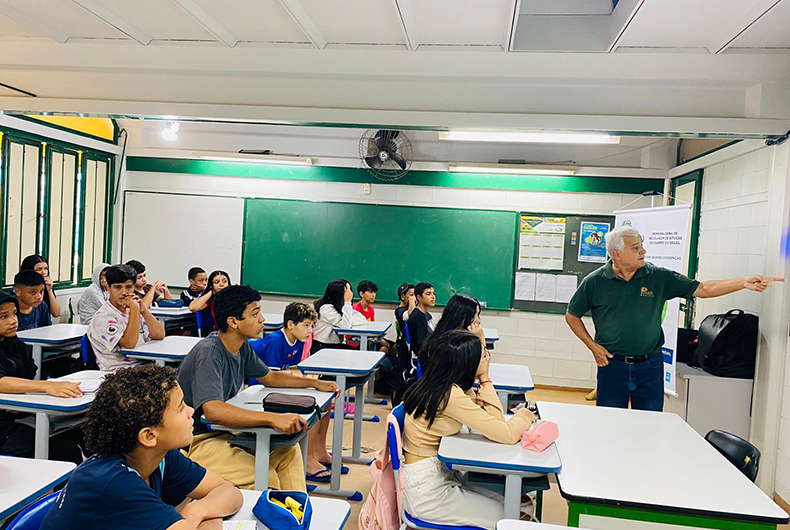 Ciclo de palestras aborda reaproveitamento da bituca de cigarro em Santa Cruz