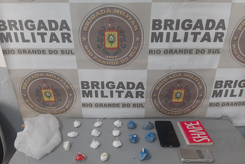 Brigada Militar prende homem por tráfico de drogas no Bairro Pinheiros