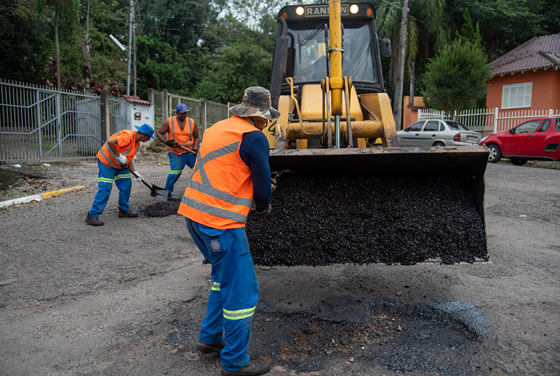 Ruas do Bairro Faxinal Menino Deus recebem melhorias na pavimentação
