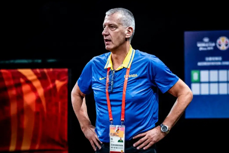Técnico Petrovic retorna à seleção de basquete com equipe experiente