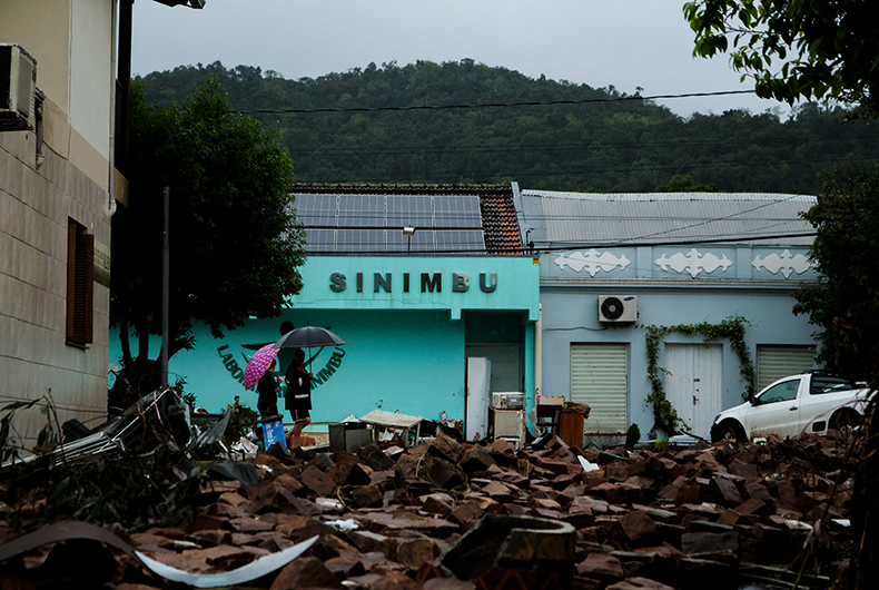 Força-tarefa em Sinimbu: voluntários trabalham pela recuperação do município
