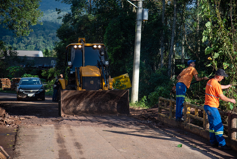 Iniciam trabalhos de reconstrução da ponte que liga Monte Alverne a Venâncio Aires