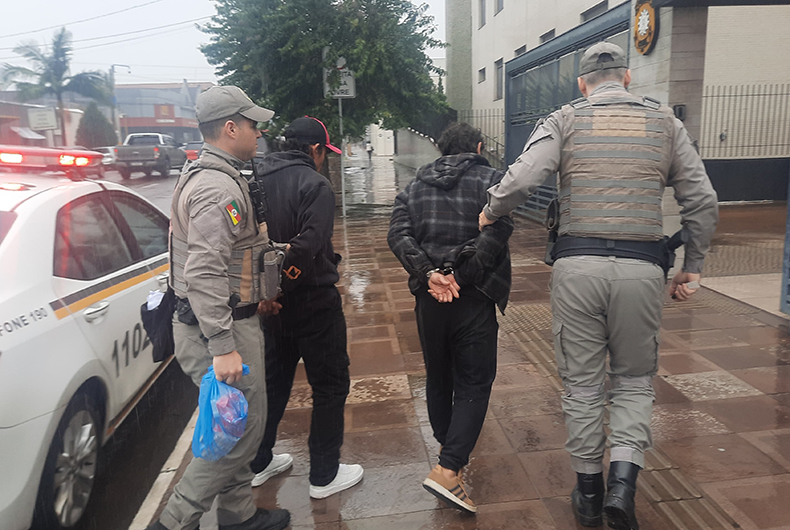 VÍDEO: Brigada Militar prende dupla que assaltou mercado em Vale do Sol