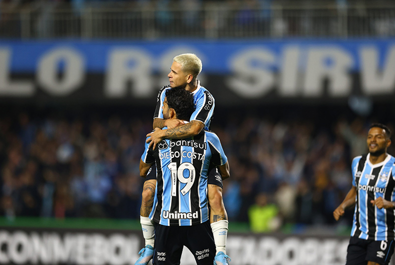 Grêmio goleia o The Strongest no Couto Pereira