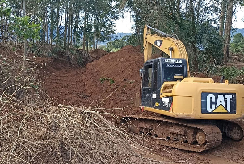 Dificuldade de acesso atrasa obras de reconstrução de ponte sobre o Rio Pardo