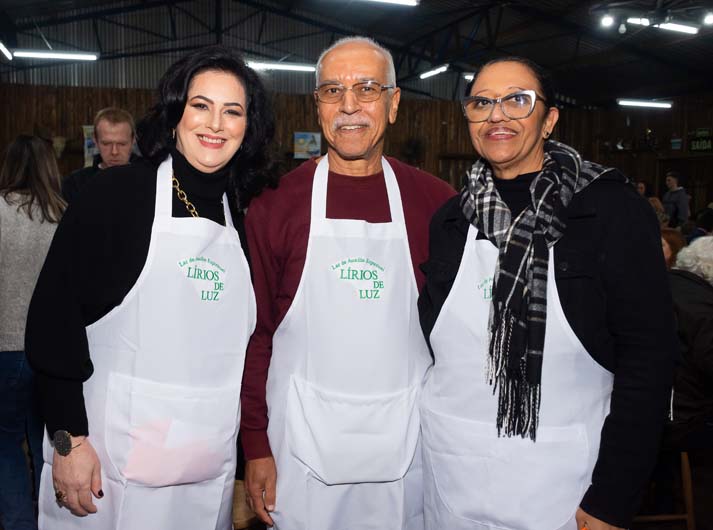 Ike+: "Galeto beneficente do Lar de Auxílio Espiritual Lírios de Luz"