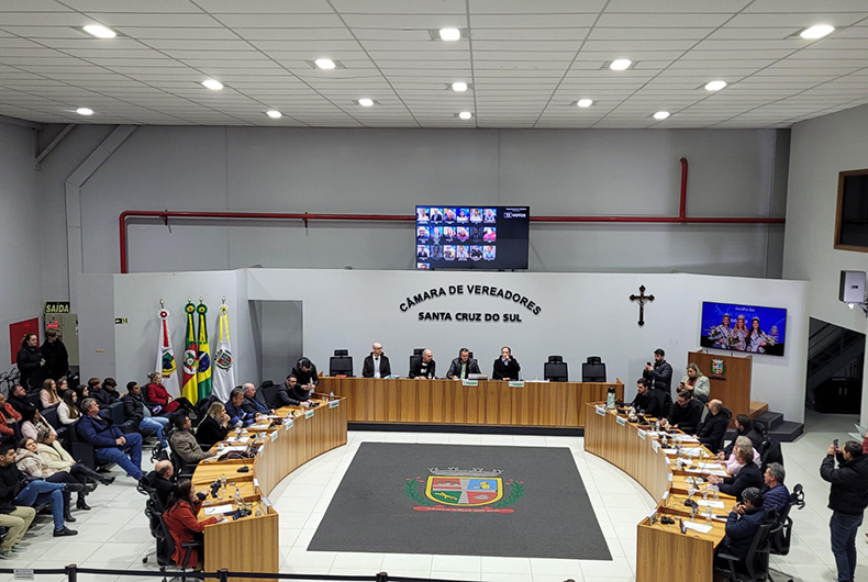 Câmara de Vereadores abre processo de cassação contra Henrique Hermany