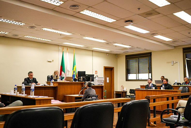 Homem é condenado a 13 anos por espancar vítima na saída de festa