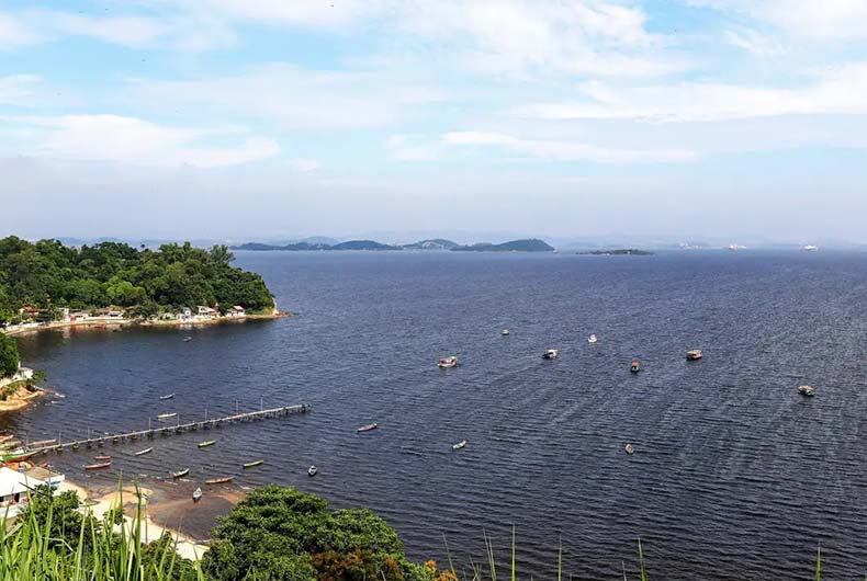 Senado adia votação de projeto que garante acesso público a praias