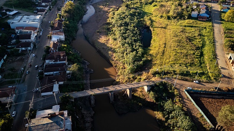 Durante a restruturação da Ponte Centenário, planejamento é que passagem seja feita no local em uma estrutura provisória
