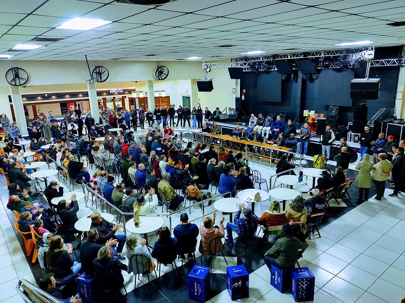 Com ânimos exaltados, moradores se mostraram revoltados com falta de ações efetivas