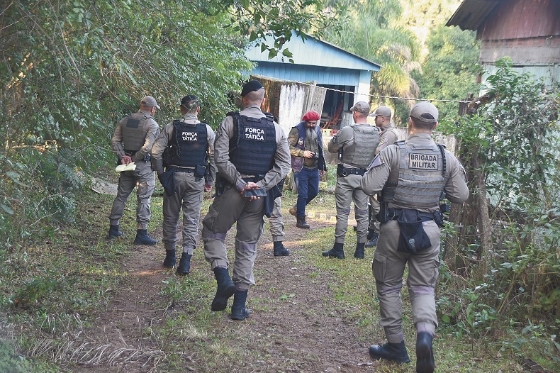 Corpo foi localizado com marcas de tiro em uma propriedade localizada na região