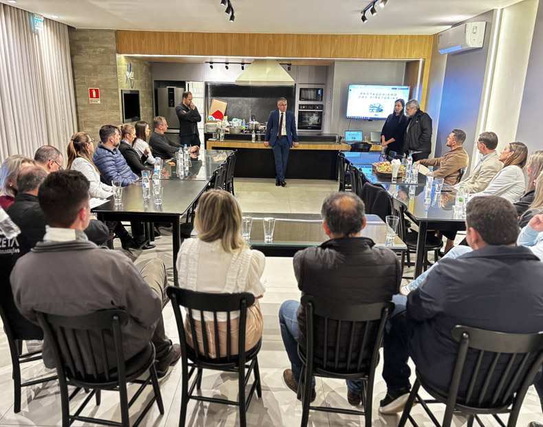 Programa foi apresentado durante reunião de diretoria. Entre as novidades estão a oferta de capacitação em diferentes segmentos