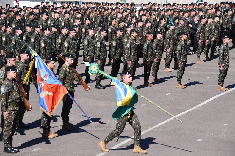 Celebração pelo 25 de agosto teve a presença de militares, autoridades e familiares