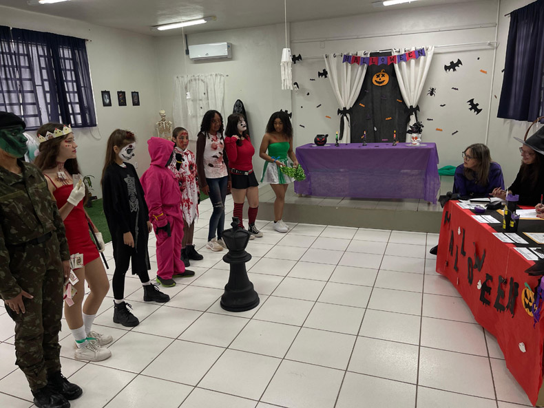 Integrando o conjunto de ações da gincana na Frederico Assmann, atividade especial nessa sexta foi alusiva ao Halloween