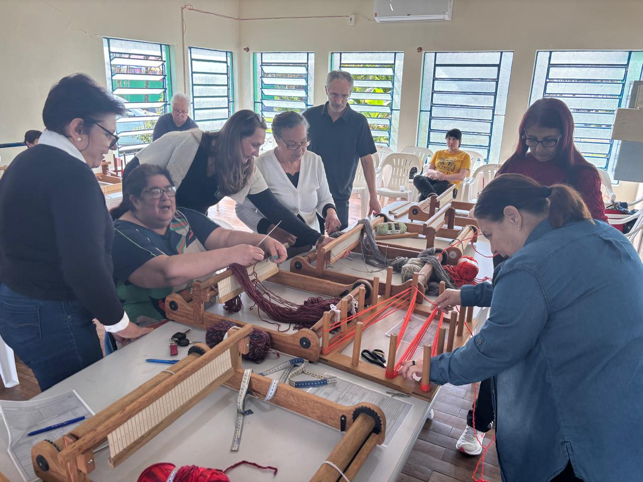 Cras Beatriz promove oficina de tear